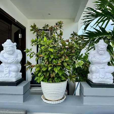 Villa Rumah Putih Abu Abu Senggigi Exterior photo