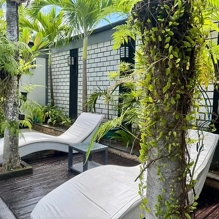 Villa Rumah Putih Abu Abu Senggigi Exterior photo