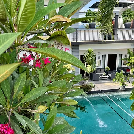 Villa Rumah Putih Abu Abu Senggigi Exterior photo