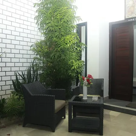 Villa Rumah Putih Abu Abu Senggigi Exterior photo