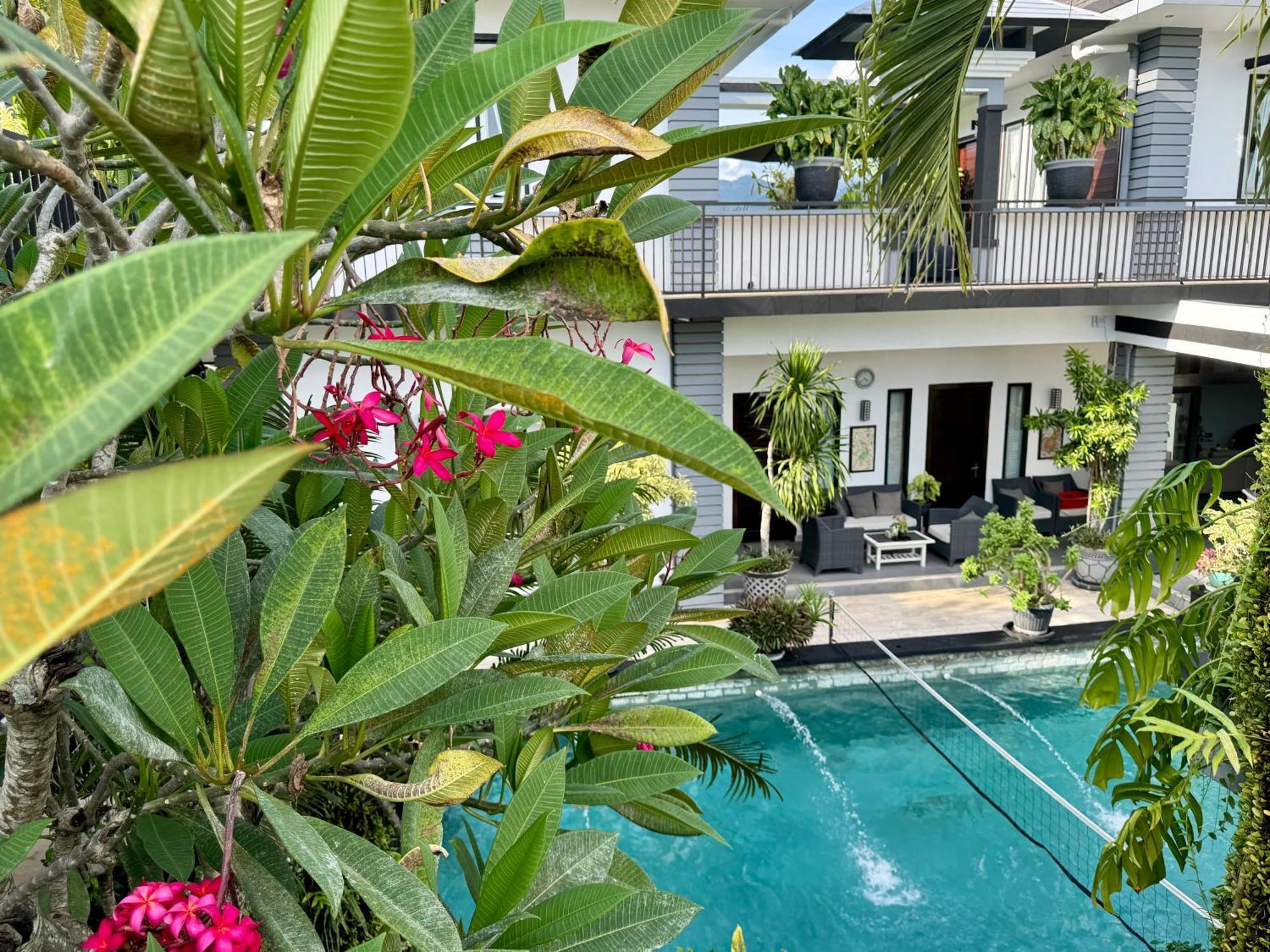 Homestay Rumah Putih Abu Abu *