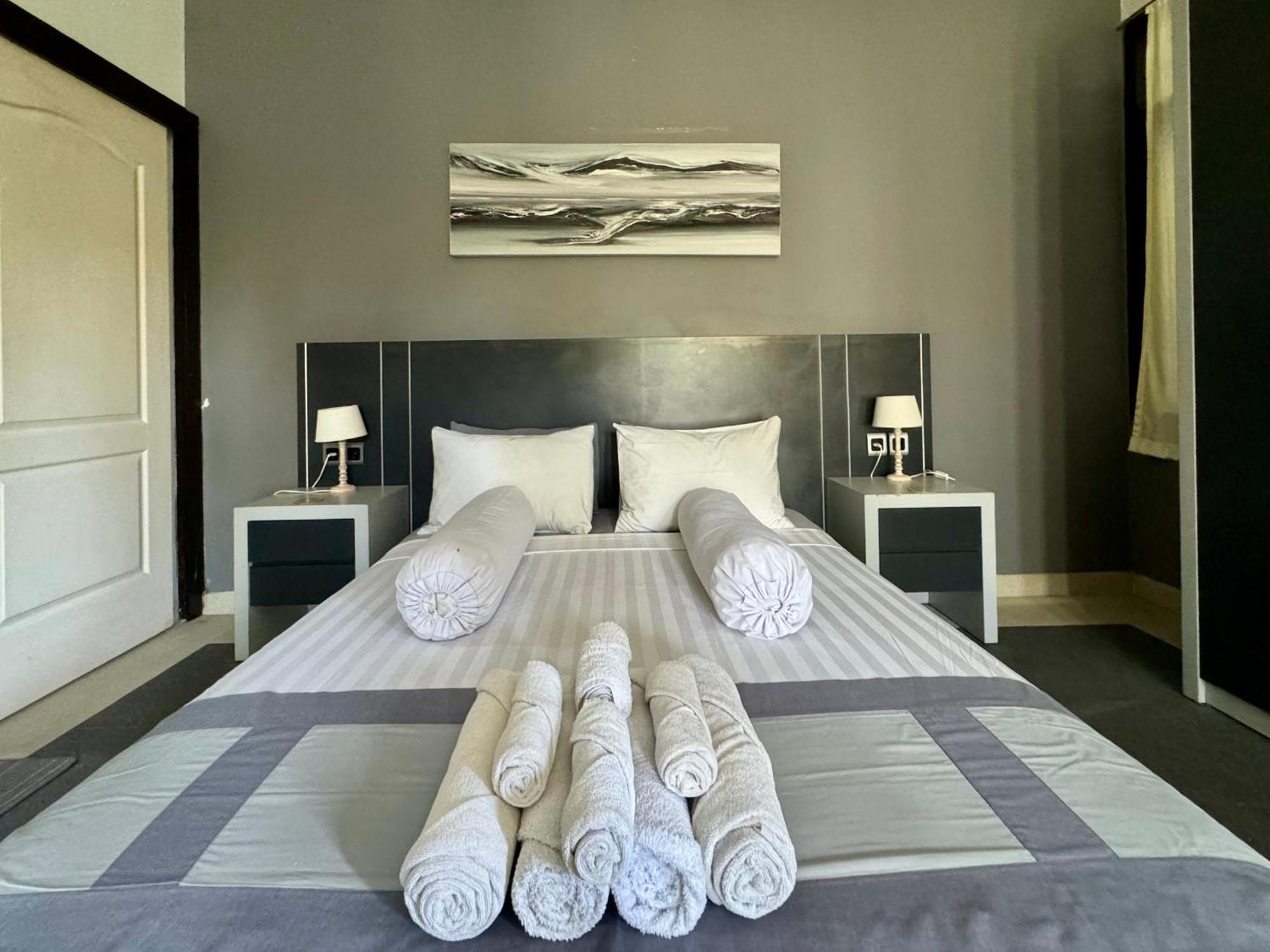 Rumah Putih Abu Abu Homestay Senggigi