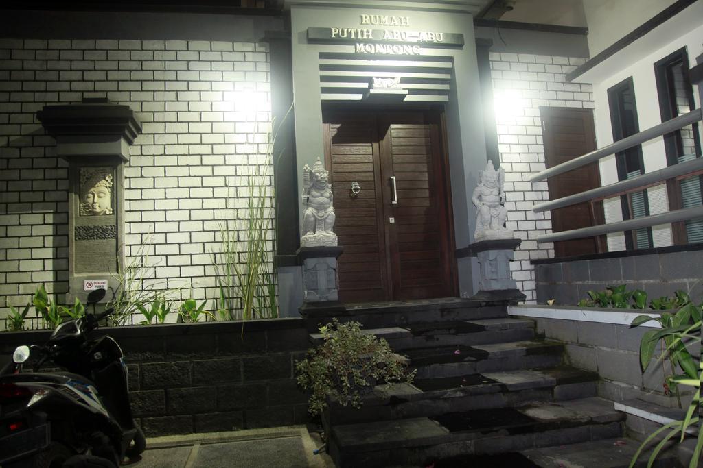 Homestay Rumah Putih Abu Abu