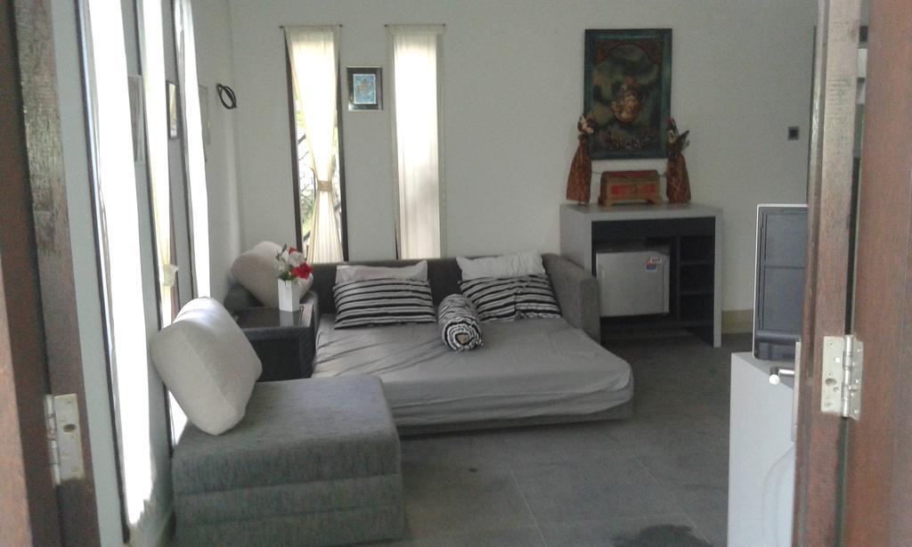 Rumah Putih Abu Abu Senggigi