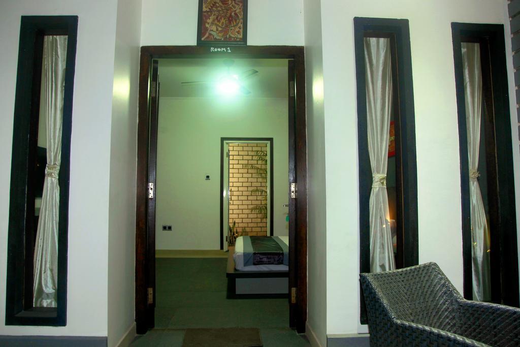 Rumah Putih Abu Abu *