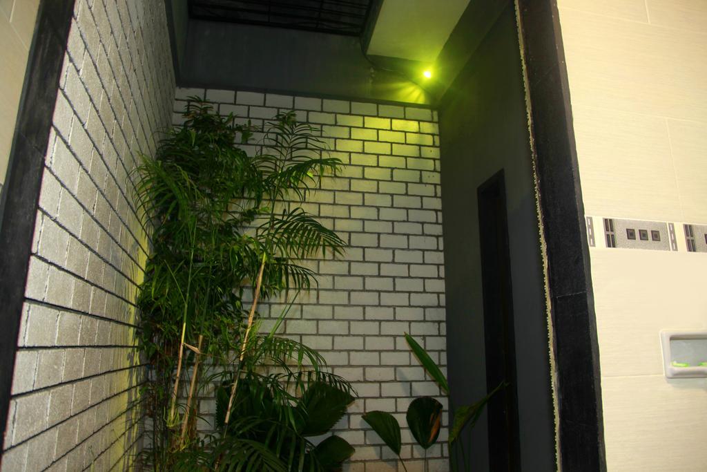 Rumah Putih Abu Abu Homestay